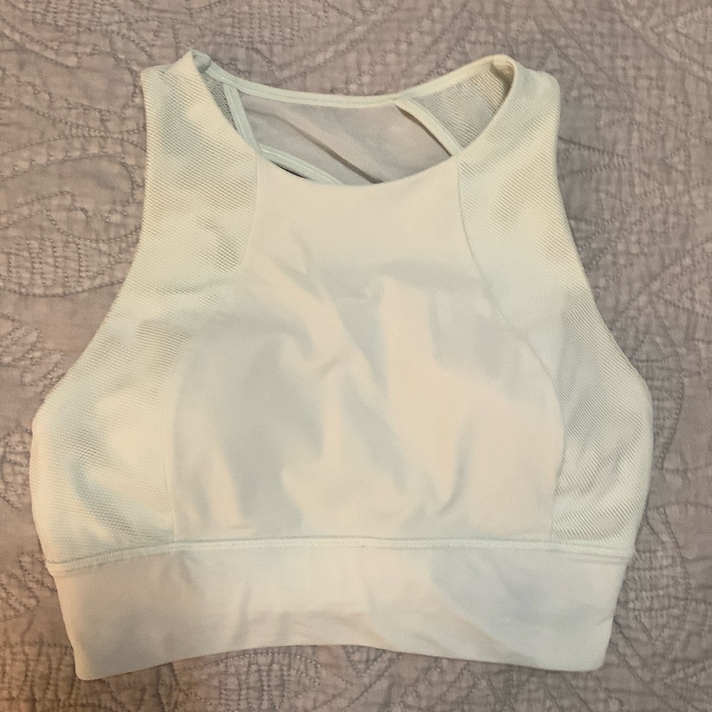 Lululemon high neck sports bra very light mint color size 6 fits like a 0 to 2